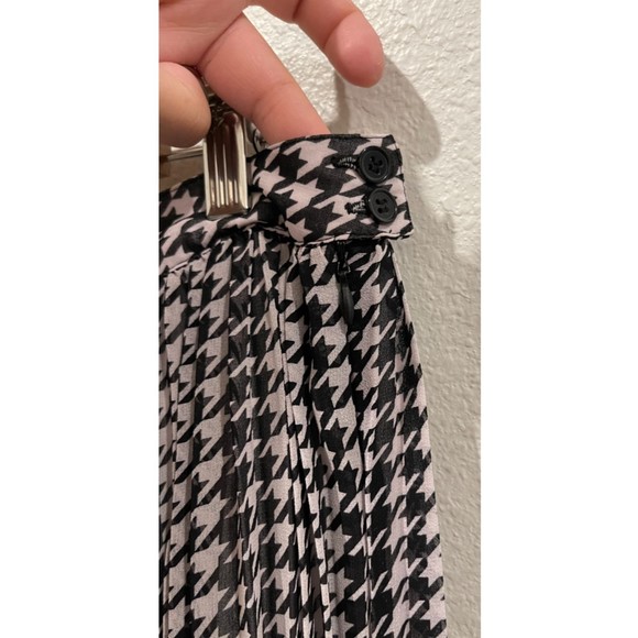MODCLOTH White Black Pleated Mini Skirt - Picture 3 of 5